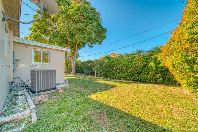 12220 NE Miami Pl, North Miami, FL 33161