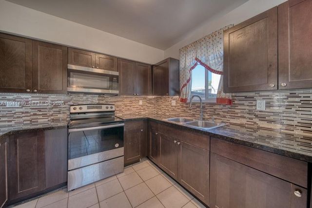 12220 NE Miami Pl, North Miami, FL 33161