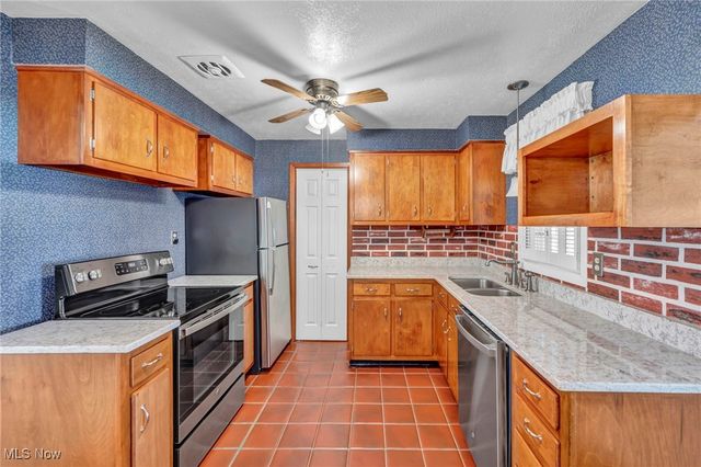 5953 Wedgewood Drive, Mentor On The Lake, OH 44060