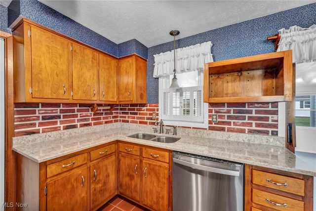 5953 Wedgewood Drive, Mentor On The Lake, OH 44060