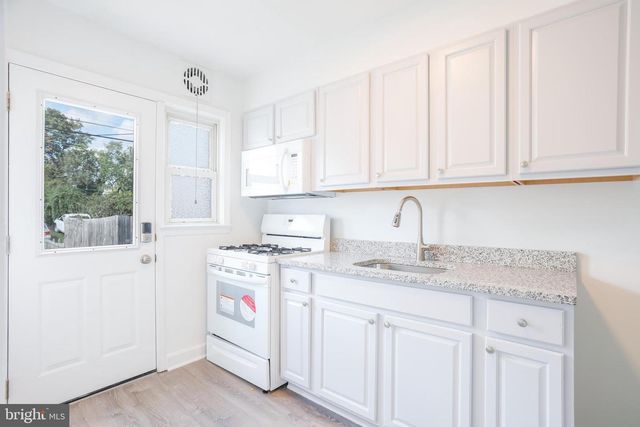 1046 MIDDLESEX RD, Essex, MD 21221