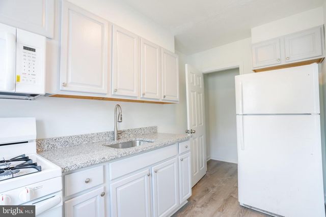 1046 MIDDLESEX RD, Essex, MD 21221