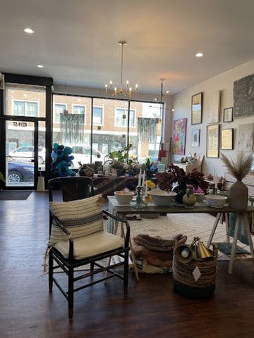 4219 W Lawrence Avenue, Chicago, IL 60630