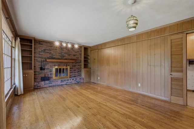 8128 Juniper Drive, Prairie Village, KS 66208