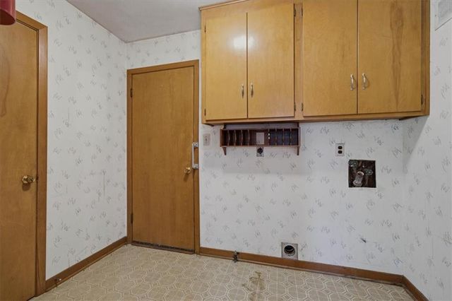8128 Juniper Drive, Prairie Village, KS 66208