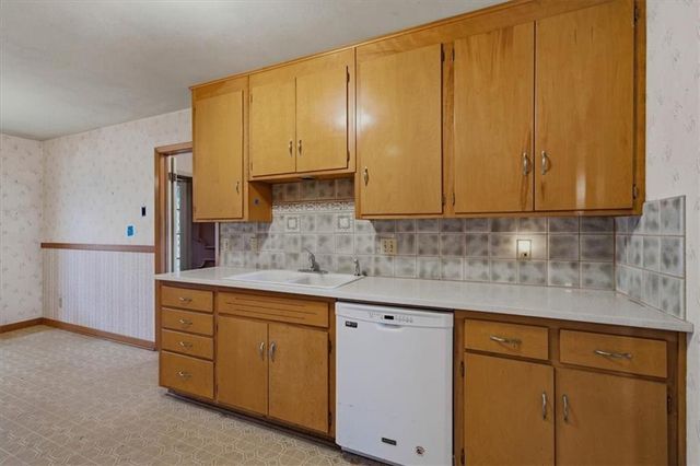 8128 Juniper Drive, Prairie Village, KS 66208