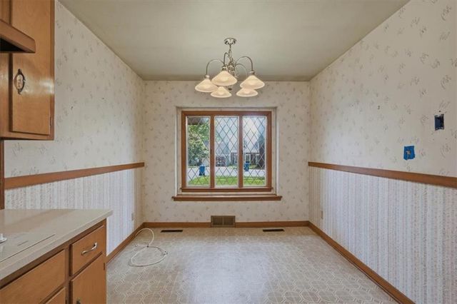 8128 Juniper Drive, Prairie Village, KS 66208