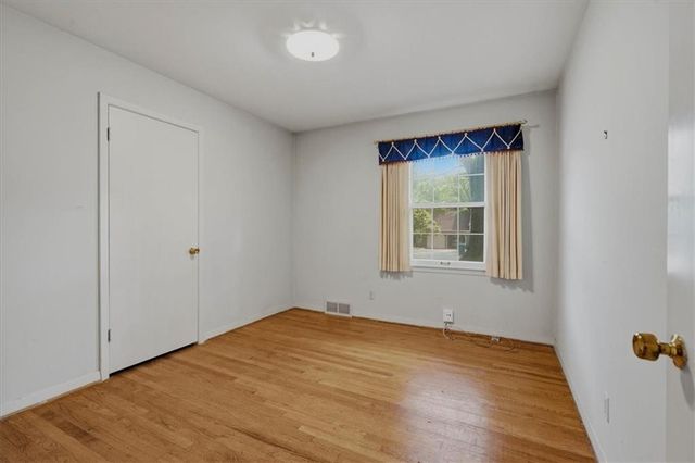 8128 Juniper Drive, Prairie Village, KS 66208