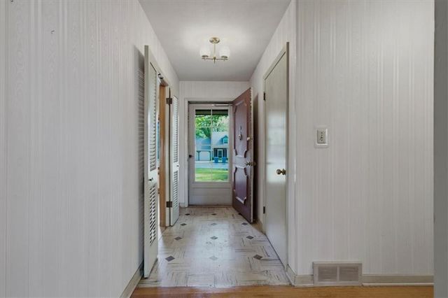 8128 Juniper Drive, Prairie Village, KS 66208