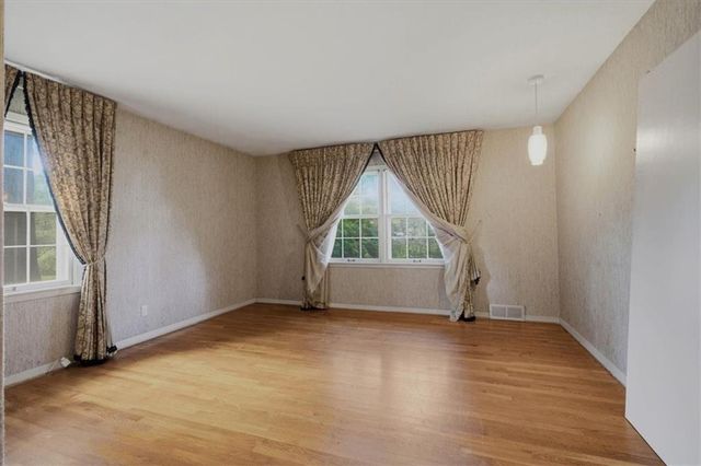 8128 Juniper Drive, Prairie Village, KS 66208
