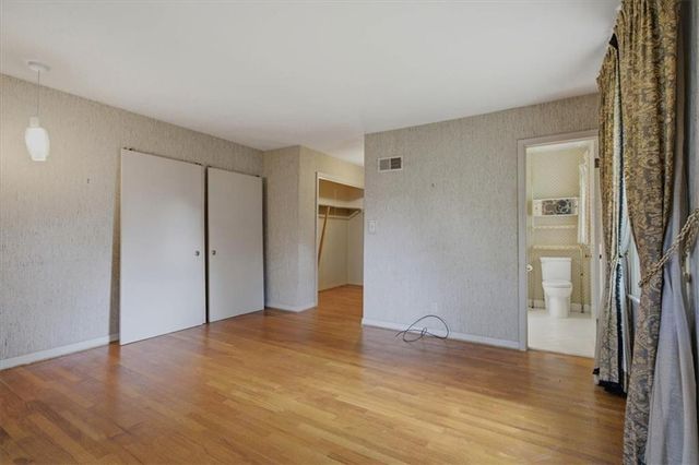 8128 Juniper Drive, Prairie Village, KS 66208