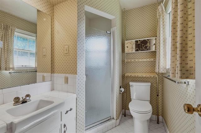 8128 Juniper Drive, Prairie Village, KS 66208