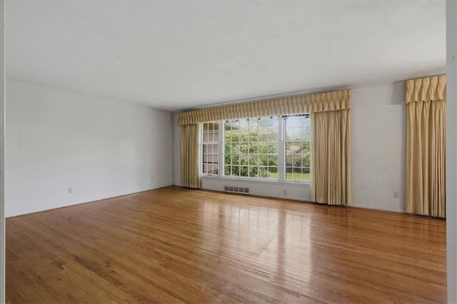 8128 Juniper Drive, Prairie Village, KS 66208