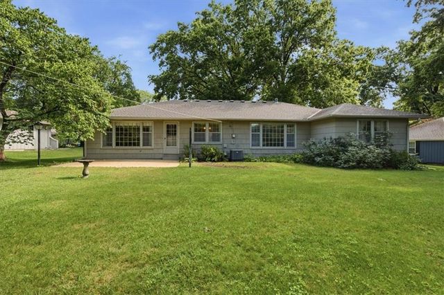 8128 Juniper Drive, Prairie Village, KS 66208