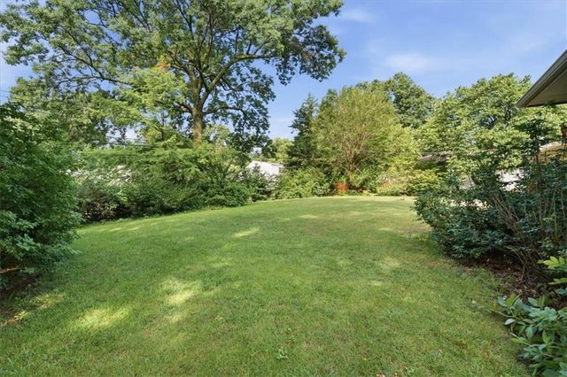 8128 Juniper Drive, Prairie Village, KS 66208