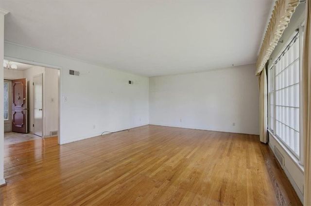 8128 Juniper Drive, Prairie Village, KS 66208