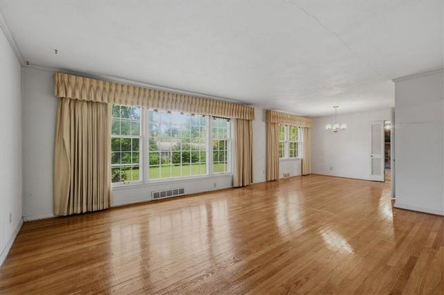 8128 Juniper Drive, Prairie Village, KS 66208