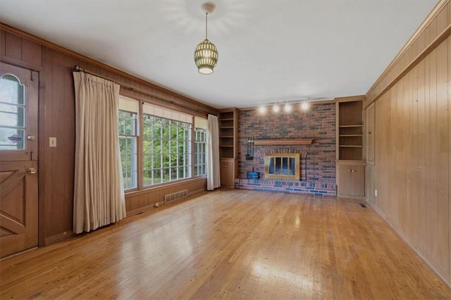8128 Juniper Drive, Prairie Village, KS 66208