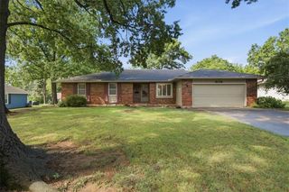8128 Juniper Drive, Prairie Village, KS 66208
