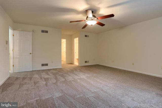 708 CREEKSIDE DR, Hummelstown, PA 17036