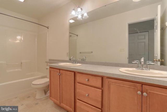 708 CREEKSIDE DR, Hummelstown, PA 17036