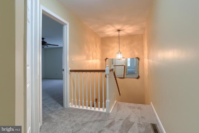 708 CREEKSIDE DR, Hummelstown, PA 17036