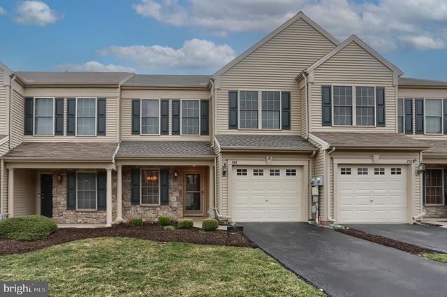 708 CREEKSIDE DR, Hummelstown, PA 17036
