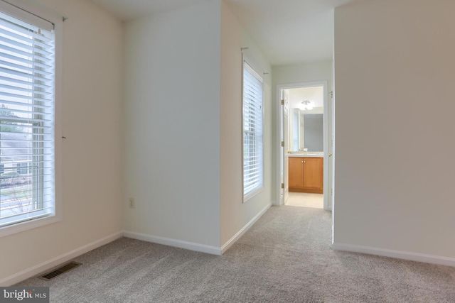 708 CREEKSIDE DR, Hummelstown, PA 17036