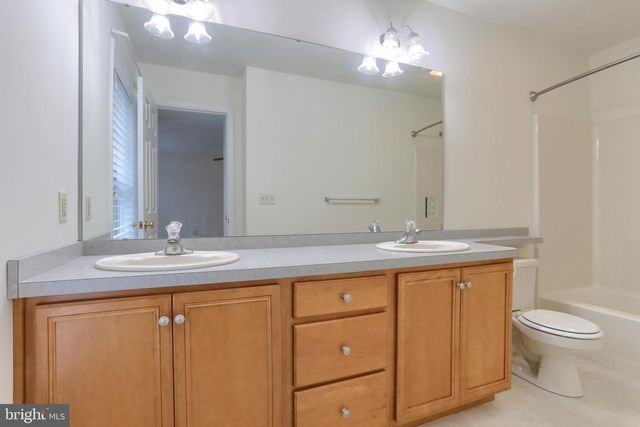 708 CREEKSIDE DR, Hummelstown, PA 17036