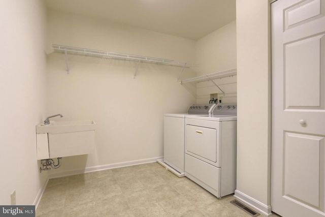 708 CREEKSIDE DR, Hummelstown, PA 17036