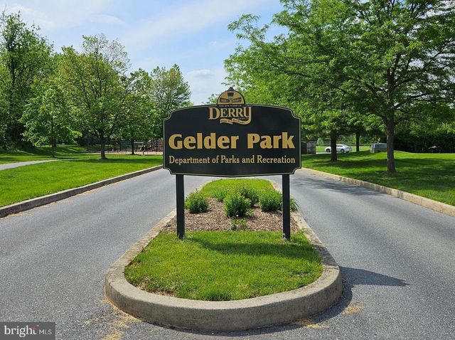 708 CREEKSIDE DR, Hummelstown, PA 17036