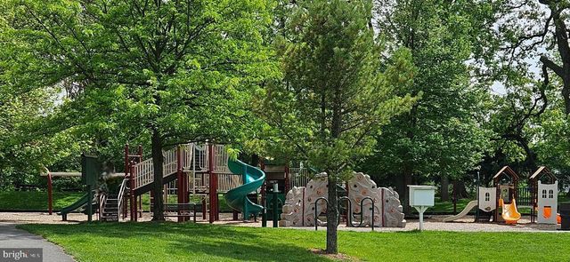 708 CREEKSIDE DR, Hummelstown, PA 17036