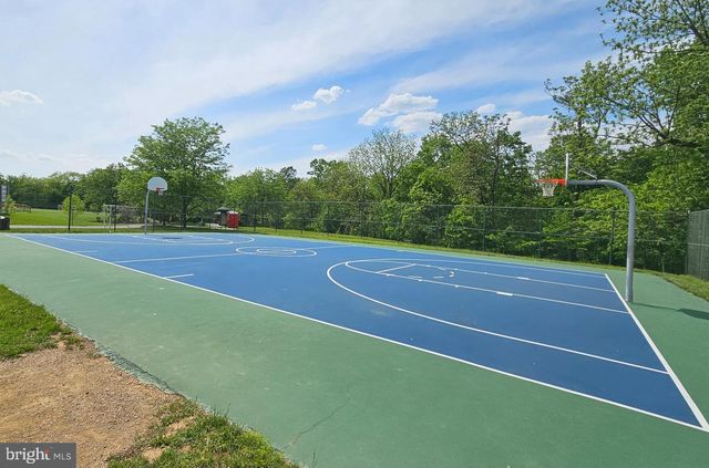 708 CREEKSIDE DR, Hummelstown, PA 17036