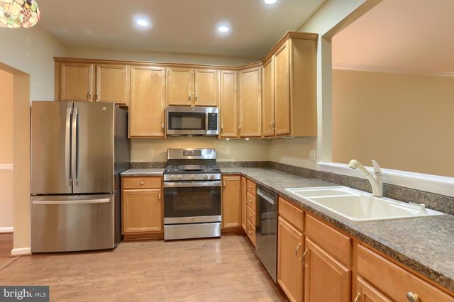 708 CREEKSIDE DR, Hummelstown, PA 17036