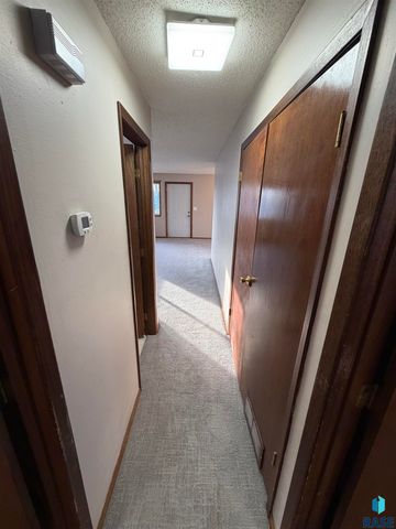 900 N Kiwanis Ave Avenue, Sioux Falls, SD 57104