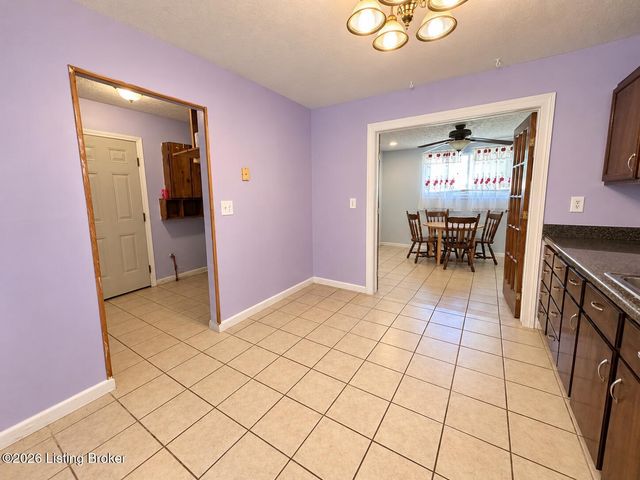 7313 Betsy Ross Dr, Louisville, KY 40272