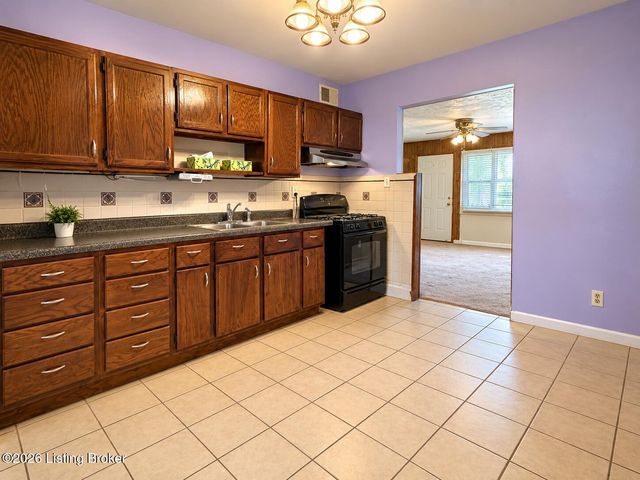 7313 Betsy Ross Dr, Louisville, KY 40272