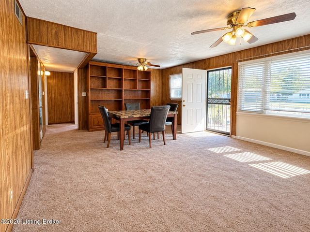 7313 Betsy Ross Dr, Louisville, KY 40272