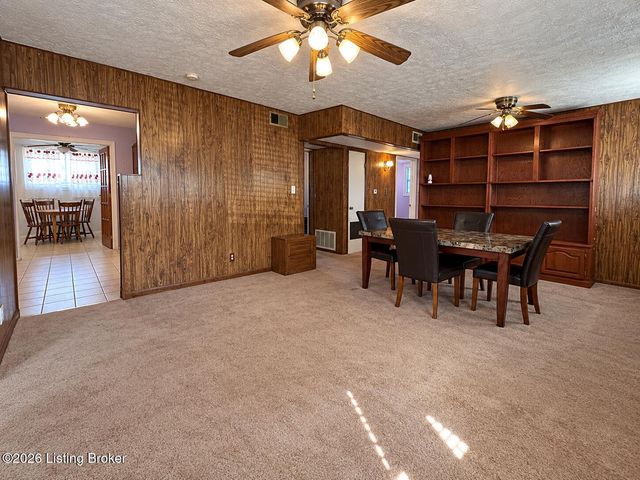 7313 Betsy Ross Dr, Louisville, KY 40272