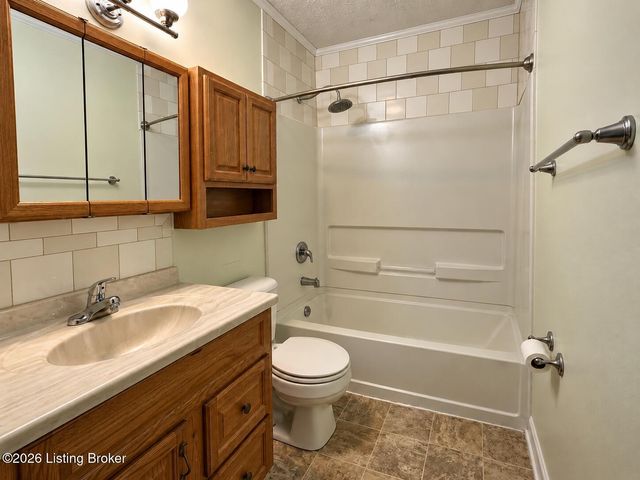7313 Betsy Ross Dr, Louisville, KY 40272
