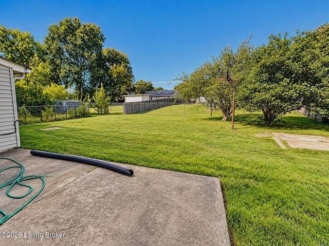 7313 Betsy Ross Dr, Louisville, KY 40272