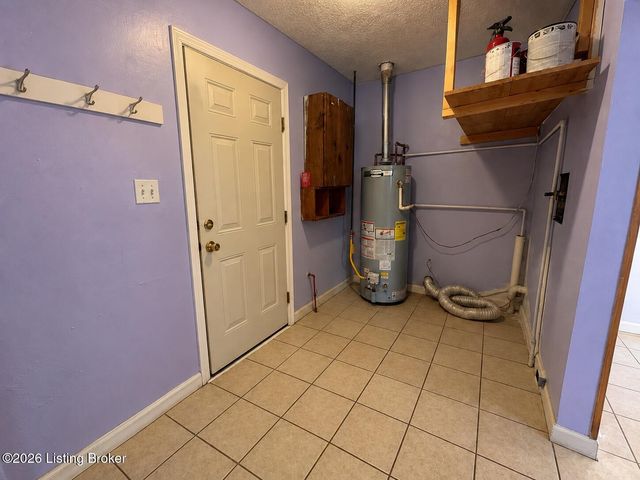 7313 Betsy Ross Dr, Louisville, KY 40272