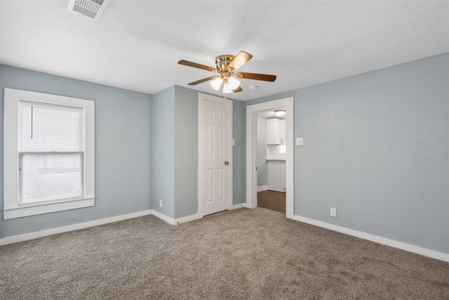 207 W Heard Street, Cleburne, TX 76033