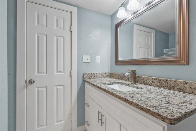 207 W Heard Street, Cleburne, TX 76033