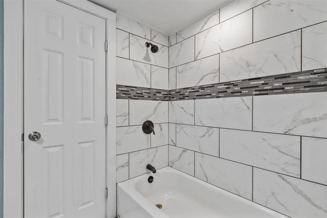 207 W Heard Street, Cleburne, TX 76033