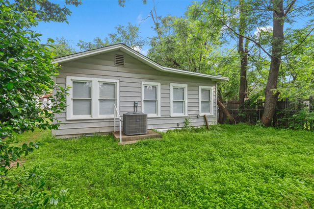 207 W Heard Street, Cleburne, TX 76033