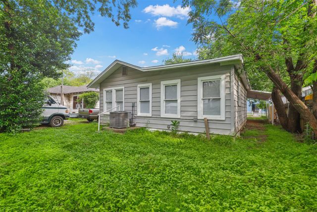 207 W Heard Street, Cleburne, TX 76033