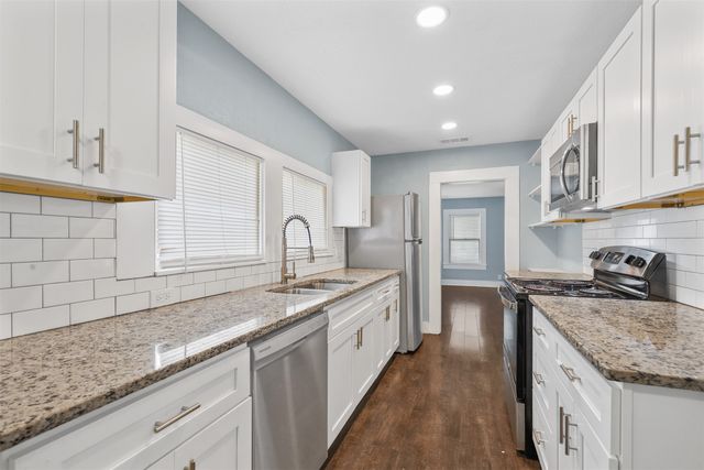 207 W Heard Street, Cleburne, TX 76033