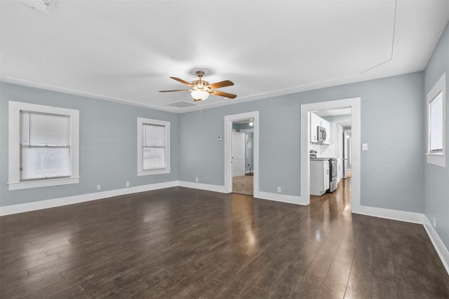 207 W Heard Street, Cleburne, TX 76033