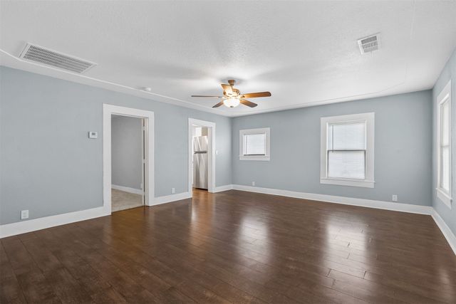 207 W Heard Street, Cleburne, TX 76033